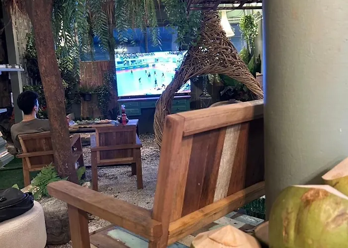 The Oasis On 8 Pool Table & Ktv Villa *