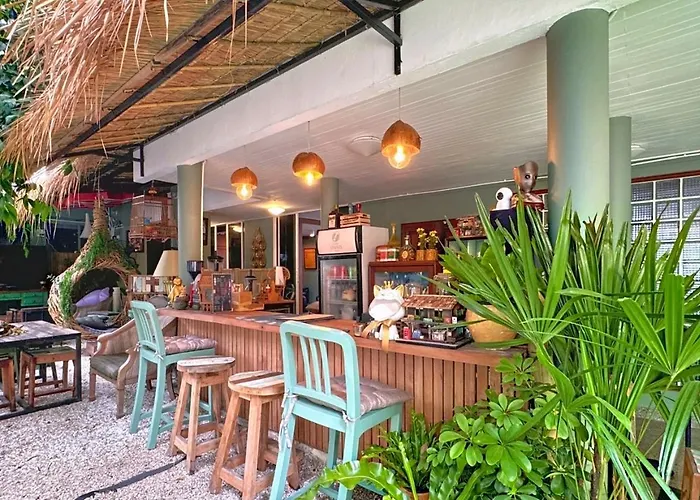 The Oasis On 8 Pool Table & Ktv Villa *